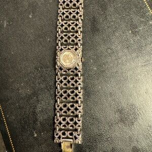 My grandmothers watch 50 plus yr old. No maker. Don’t know if it works
